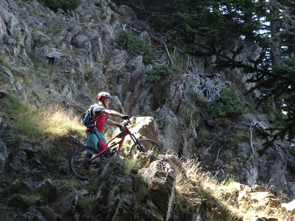 Superbes éperons perdus au dessus des vallons du Llech