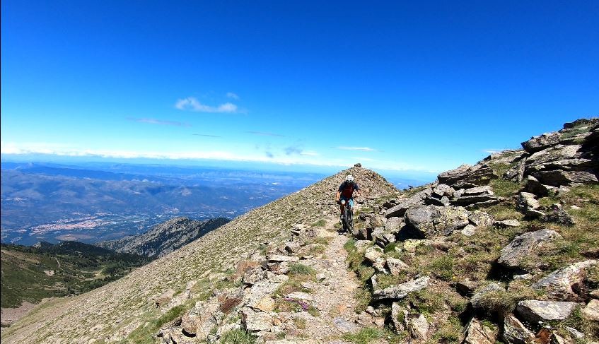 Dernière longueur sur le vélo. La classe à 2700 m