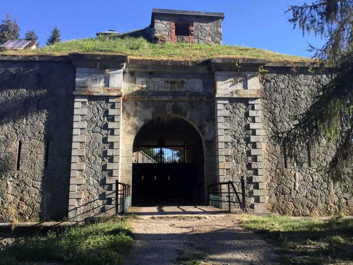 porte principale du Fort du Mont