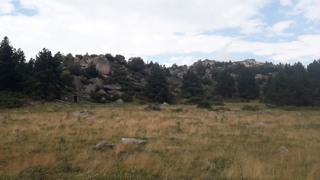 Ambiance à la Jaca del Xais.  Décision prise, je fais le grand tour, et il faudra se retaper la remontée depuis Sansa...