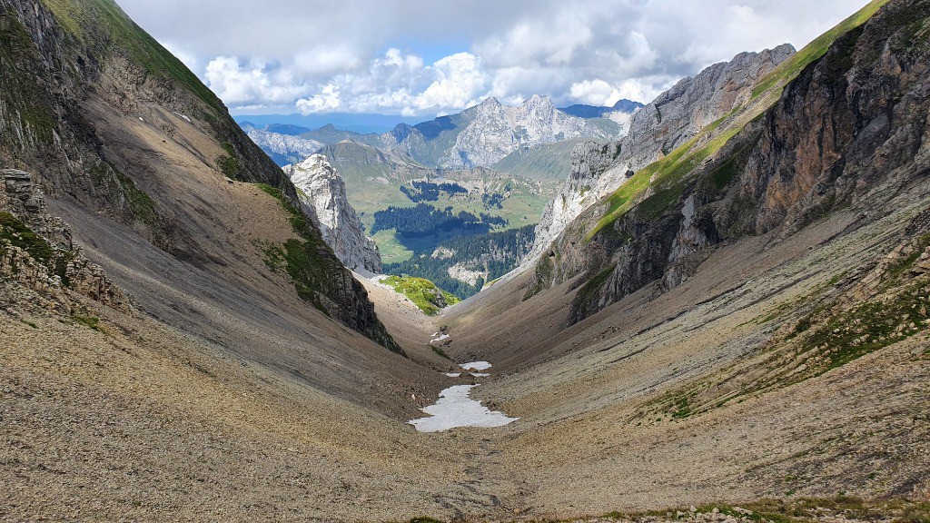 #14 Combe de la Grande Forclaz, avec son sentier. Combe de la Grande Forclaz, avec son sentier.