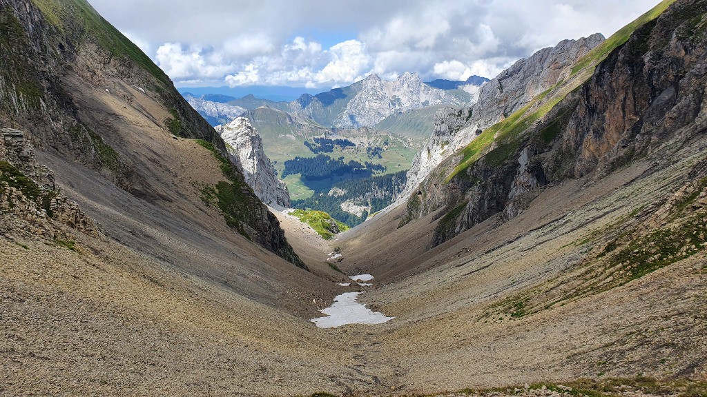 Combe de la Grande Forclaz, avec son sentier.