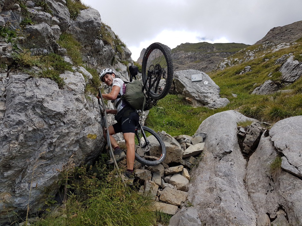 #7 Si vous n’avez pas le matos pour porter le VTT, il faut passer par le Parcours (Facile). Si vous n’avez pas le matos pour porter le VTT, il faut passer par le Parcours (Facile).