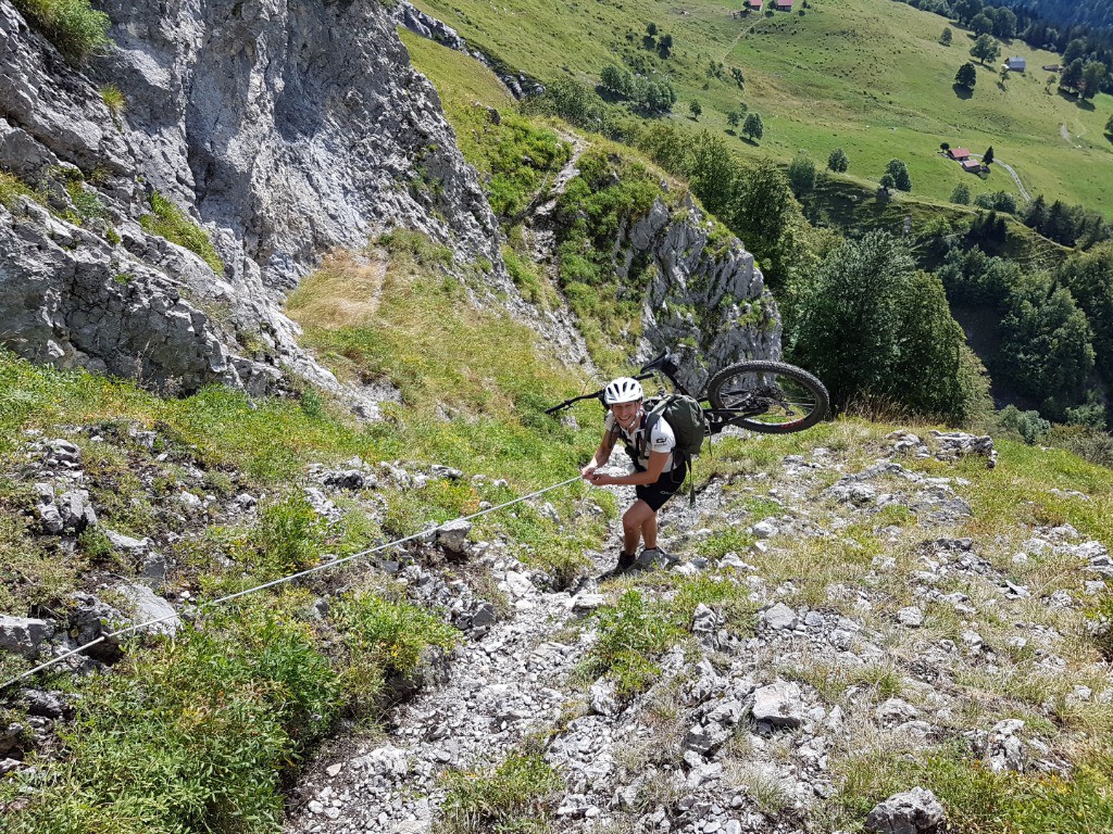 Sentier super bien équipé.