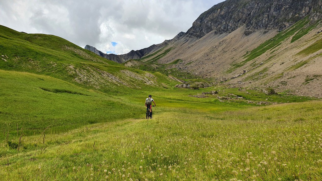 En face vue sur le Passage de la Grande Forclaz.