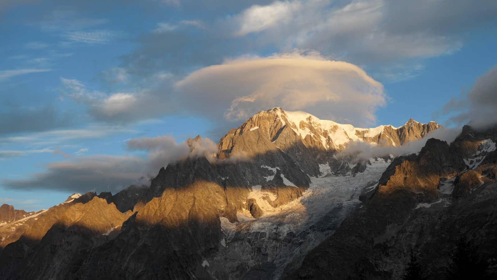 Jour 6, premiers rayons de soleil sur le Mont Blanc
