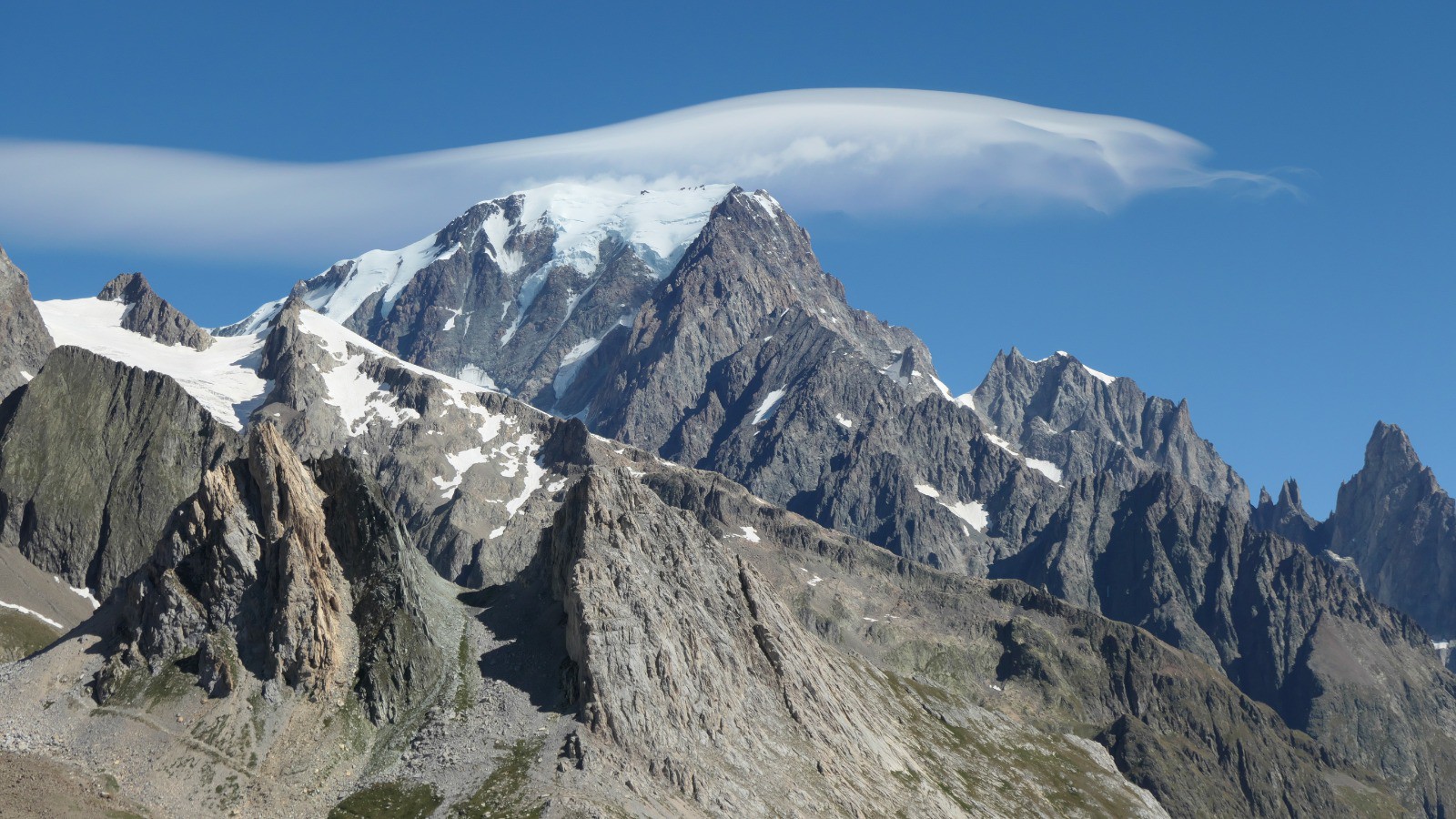 Jour 5, Un nuage d'onde confirme l'instabilité des couches d'air au-dessus du Mont Blanc et annonce d'jà l'arrivée prochaine d'une perturbe active