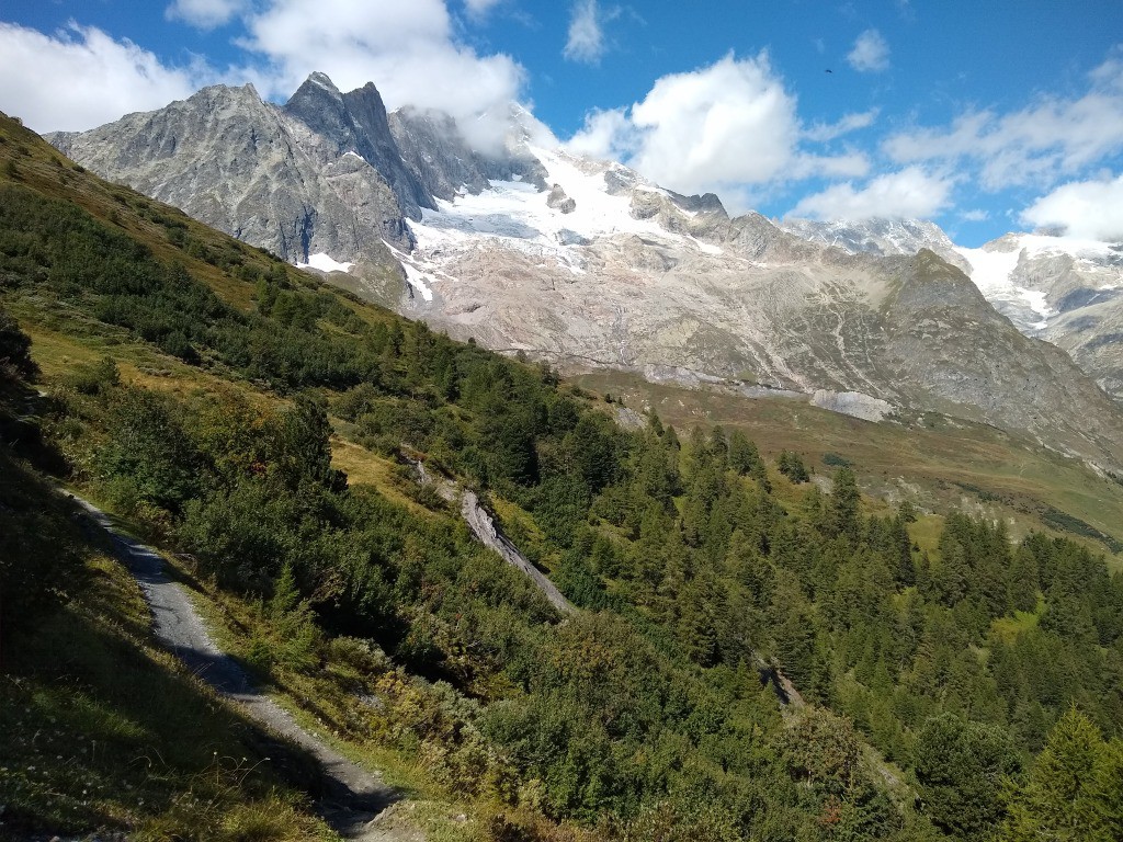 Sentier entre la Peule et Ferret