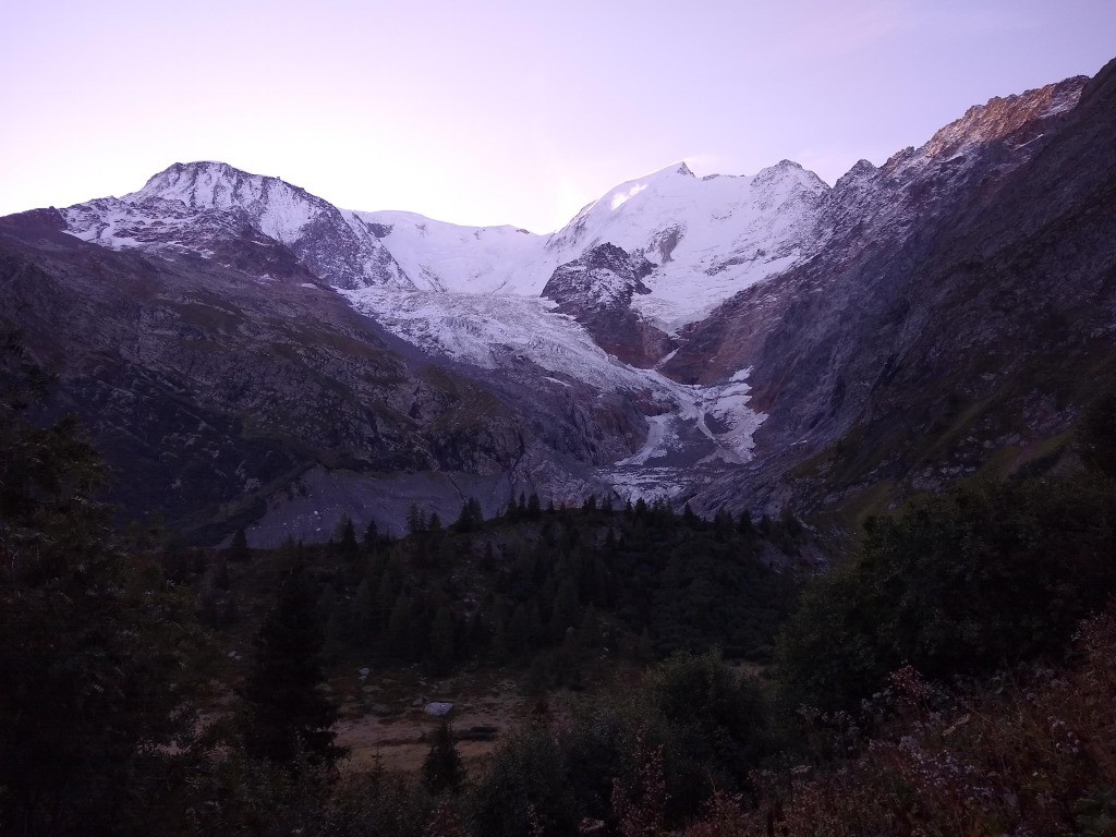 Bionnassay au petit matin en montant au Tricot