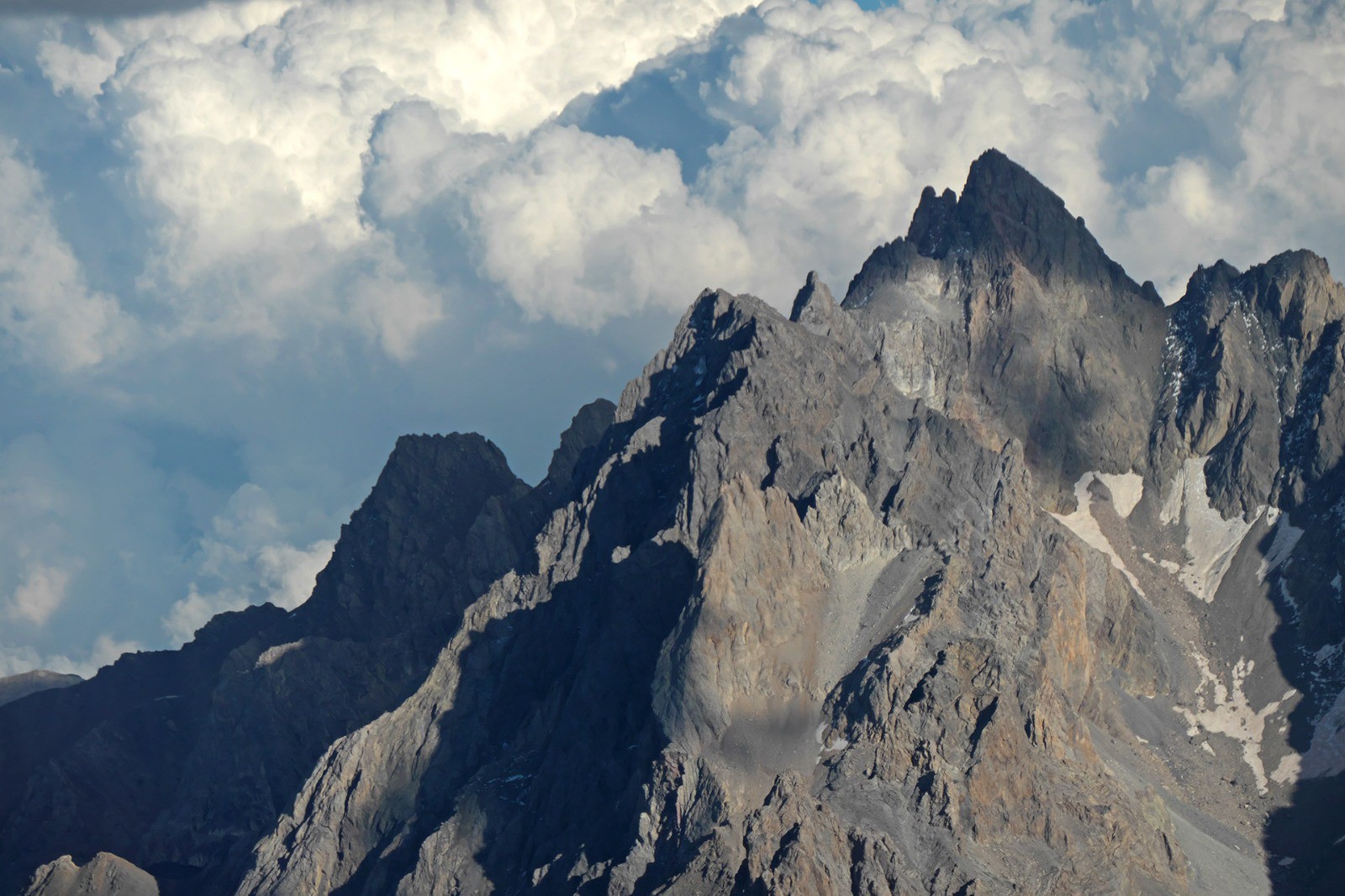 #32 En face, les Aiguilles de Chambeyron En face, les Aiguilles de Chambeyron