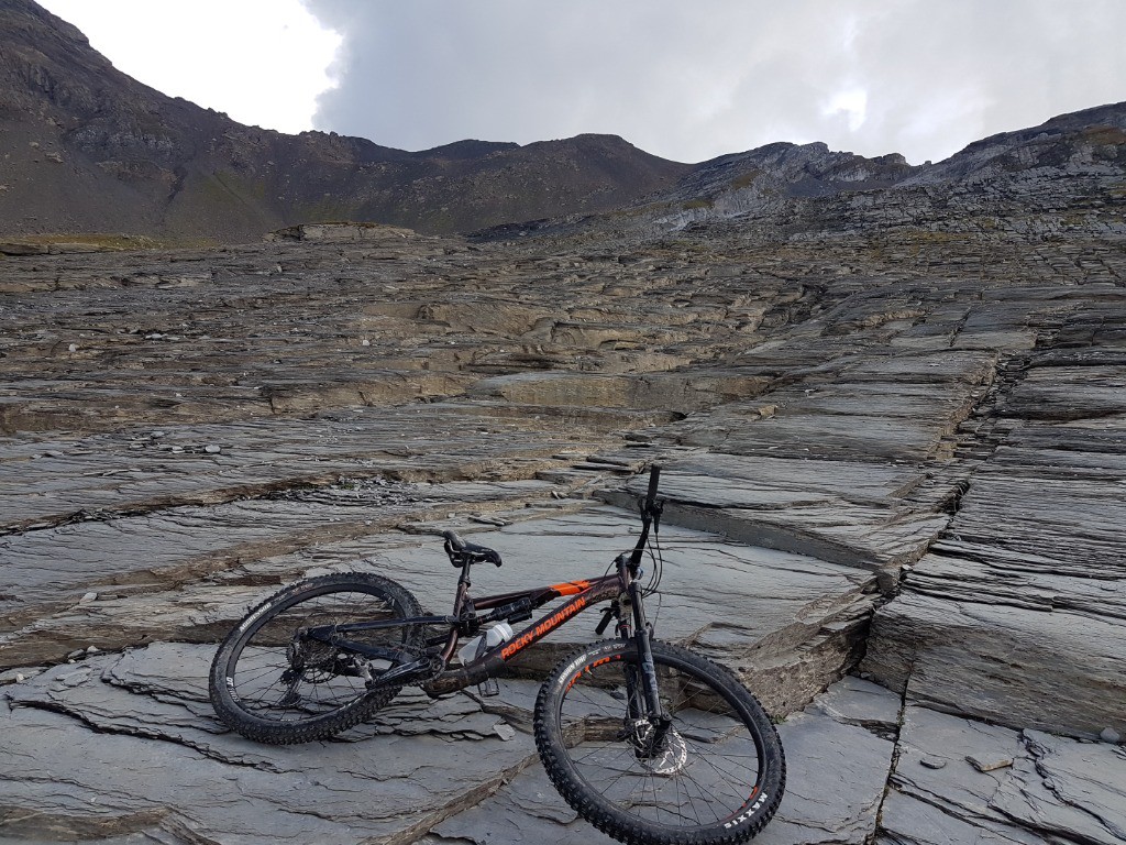 Vue des dalles dans l’autre sens.