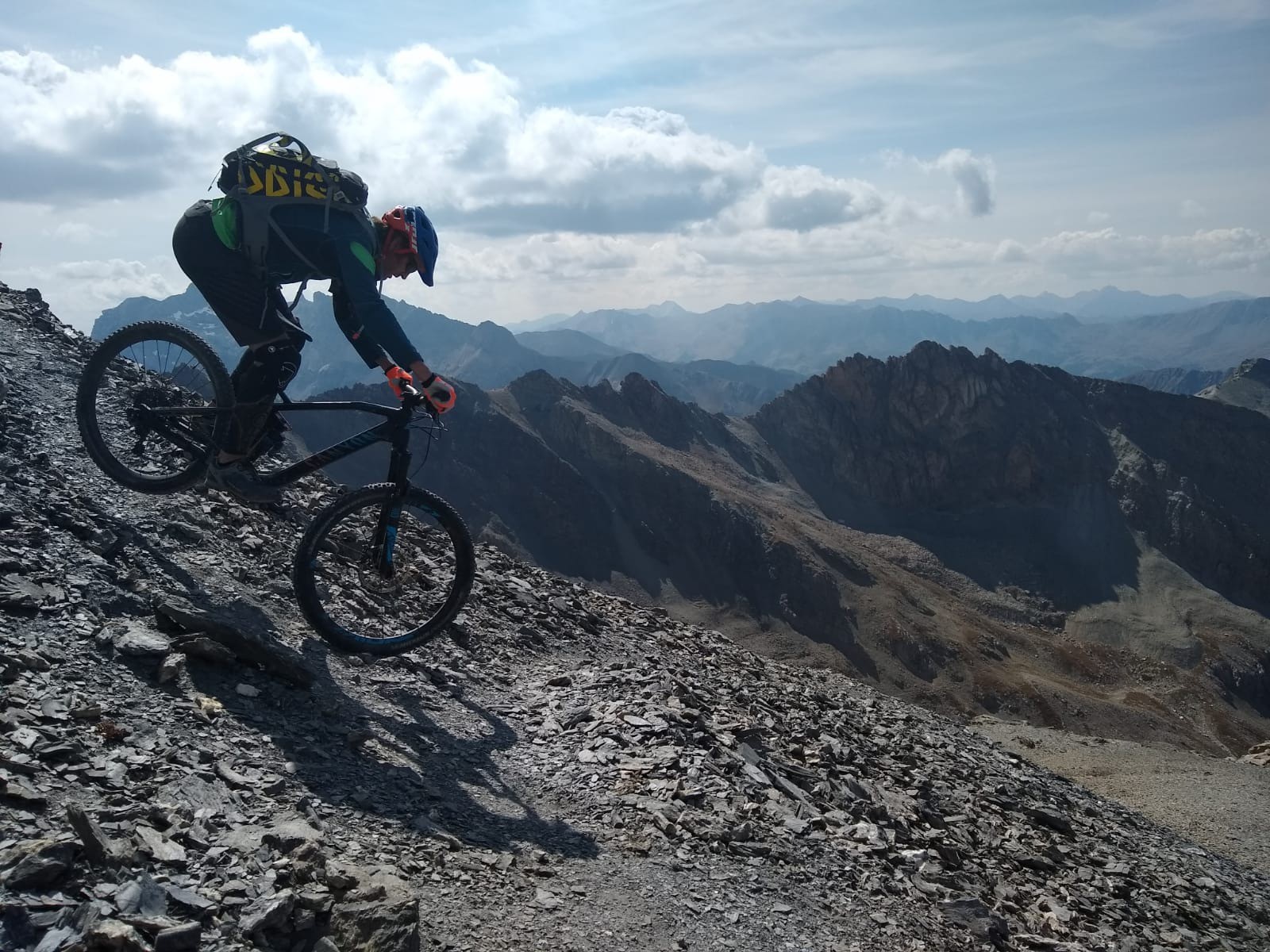 Tout en haut de la descente