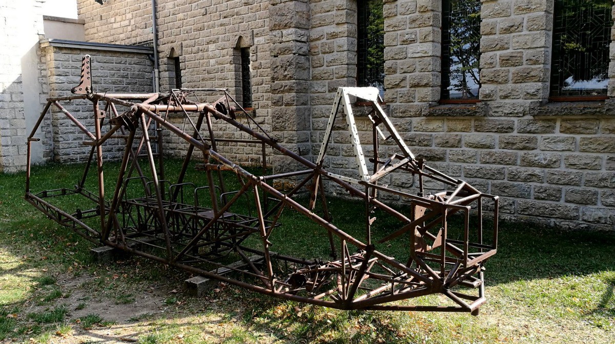 #41 vestige de planeur de l vestige de planeur de l'assaillant barbare de la dernière guerre