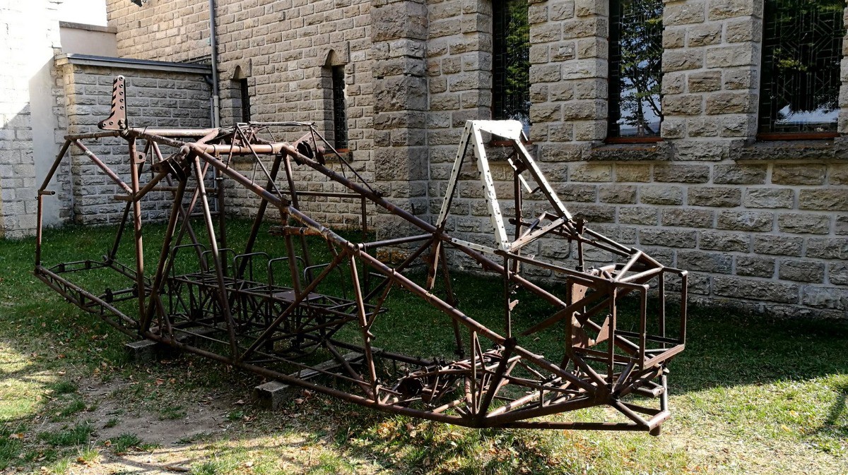 vestige de planeur de l'assaillant barbare de la dernière guerre