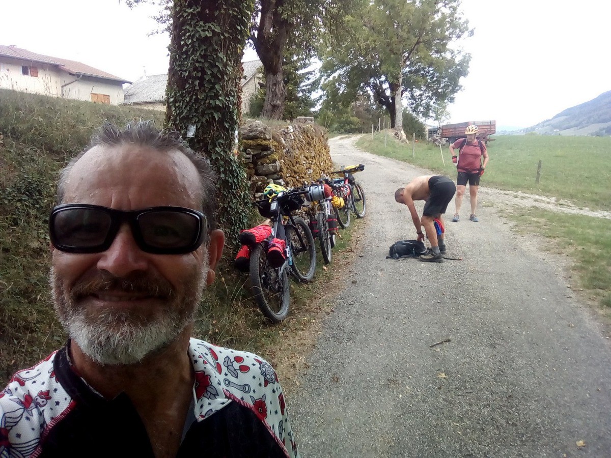 avant la longue montée pour rejoindre Herbouilly depuis la vallée