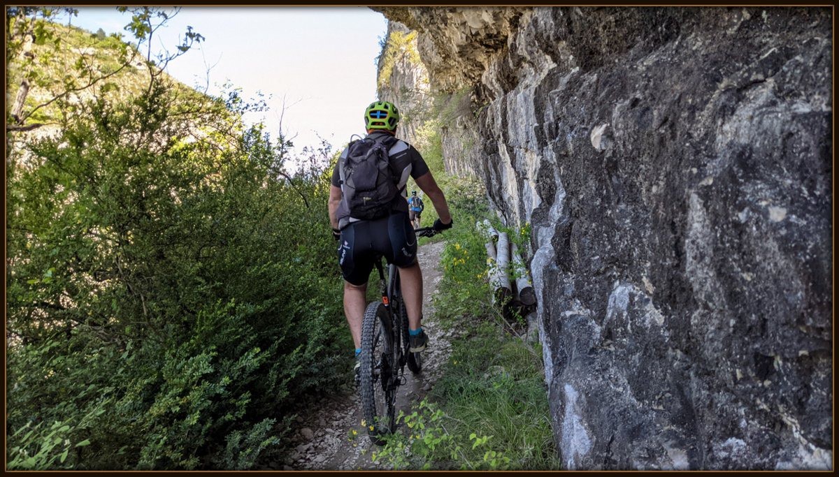 #24 pas trop large, expo cachée, on y va cool pas trop large, expo cachée, on y va cool