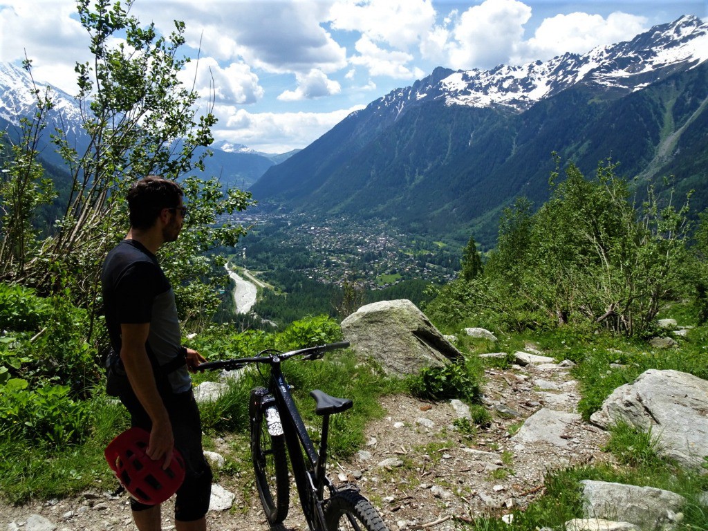 #9 C C'est ici qu'on attaque vraiment la descente, sous la cascade on tire à gauche avant le ruisseau sans reprendre la piste