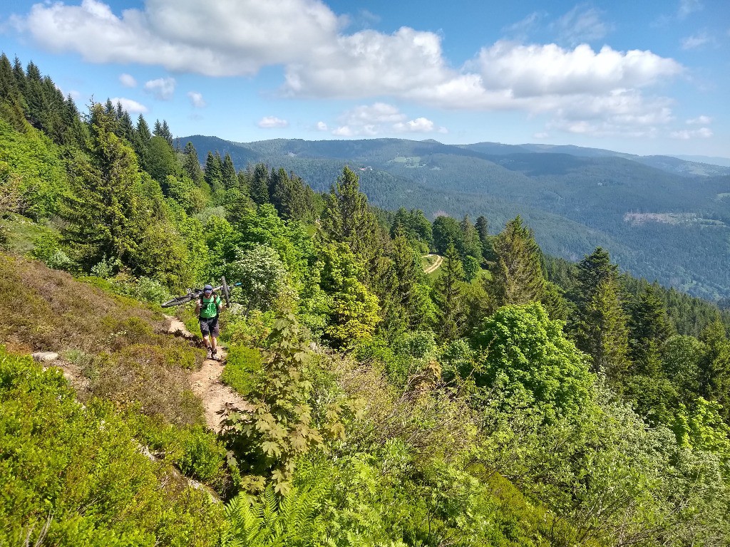 Petit portage en direction du Schiessroth