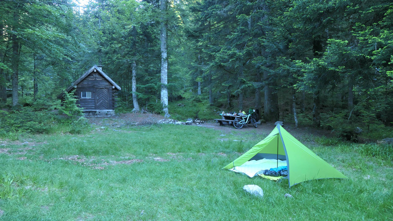 Beau bivouac dans la forêt (le dernier)