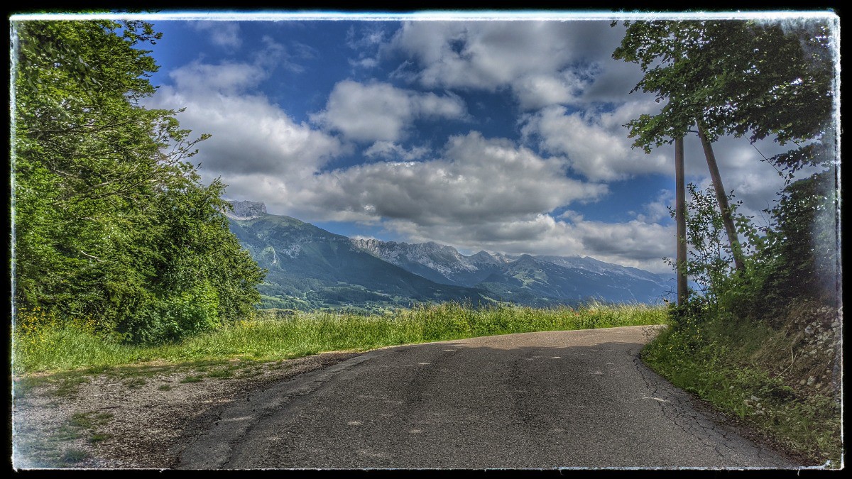 beau Vercors au détour d'une route (on plonge à gauche pour la Sapinière)