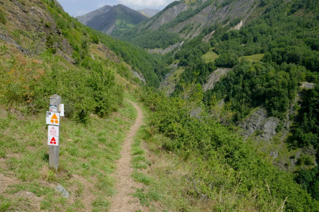 Entre Puy le Bas et l'oratoire du Follet