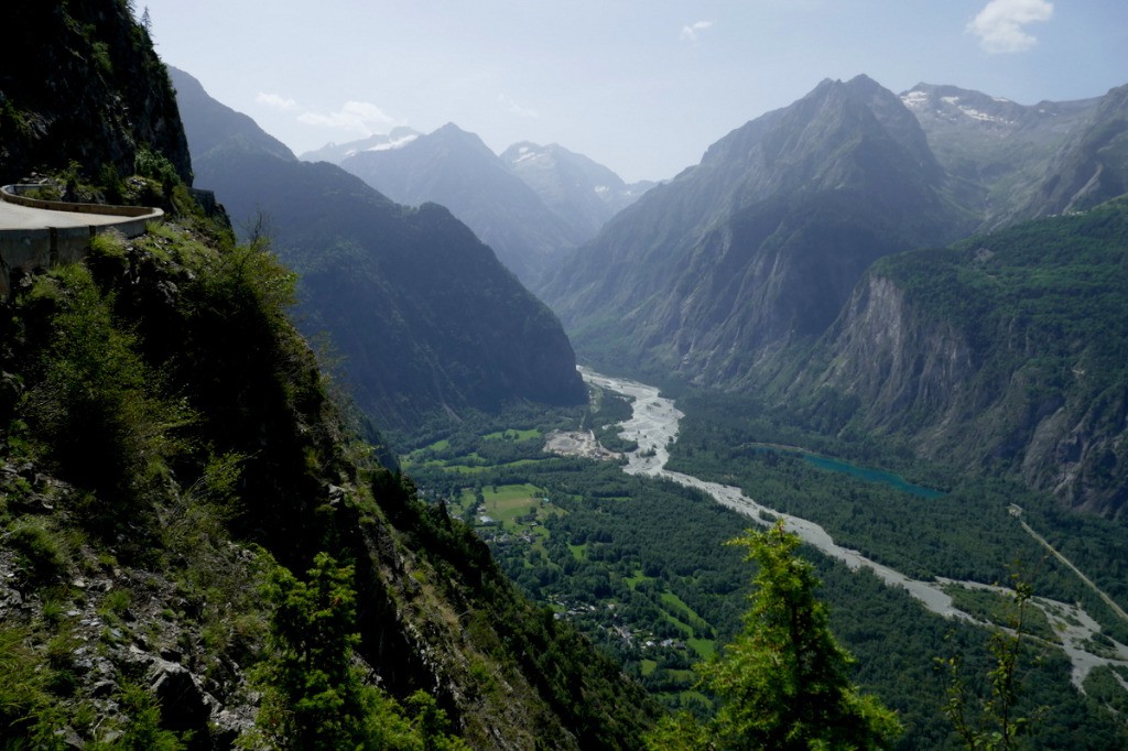 Route d'Auris (au dessus de Bourg d'Oisans)