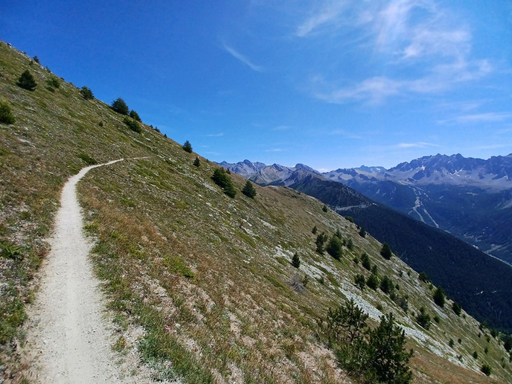 Sentier sous la Crête des Chambrettes