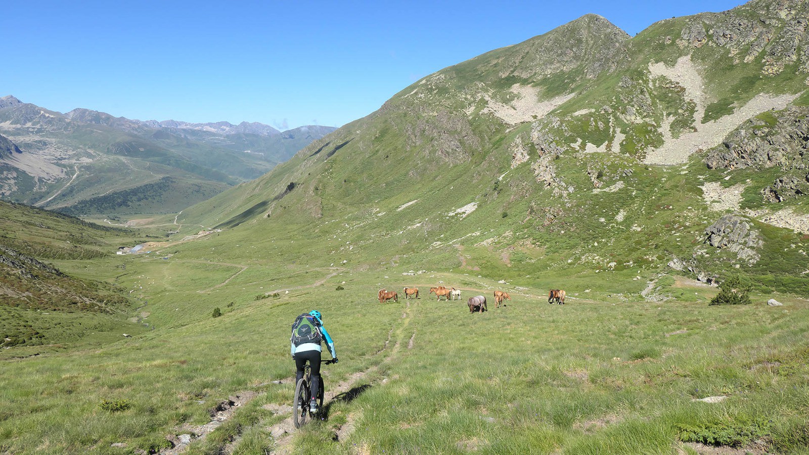 J8, descente en direction du col de Puymorens