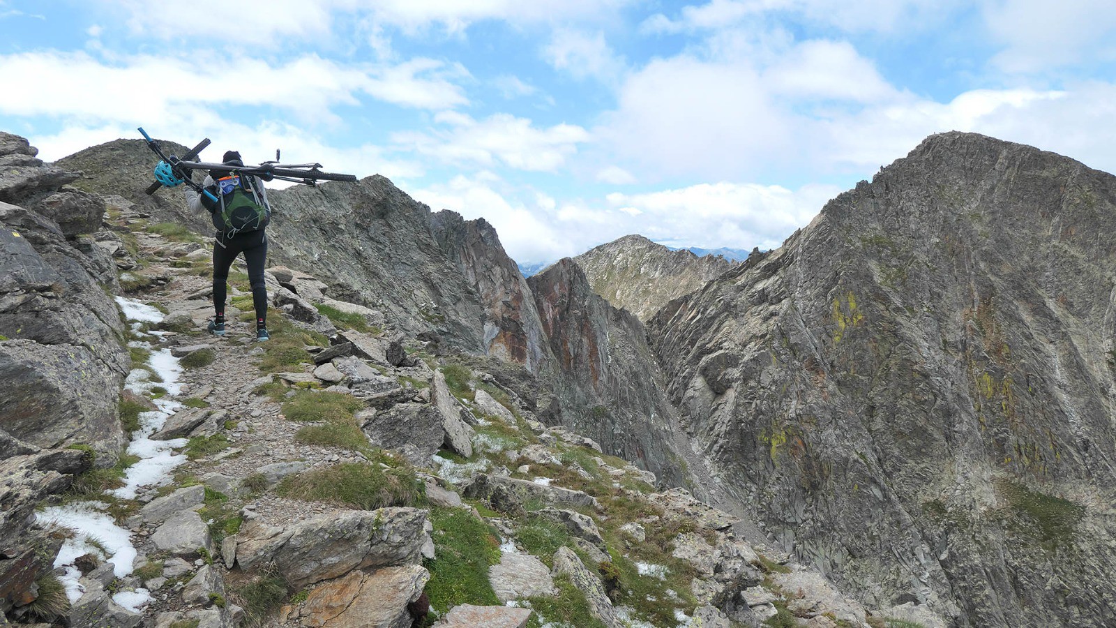 J4, crête du Barbet pet Pic Canigou à droite