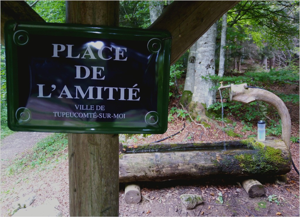 Tupeucomté-sur-moi et sur une source bien fraiche. Le cidre c' est meilleur !