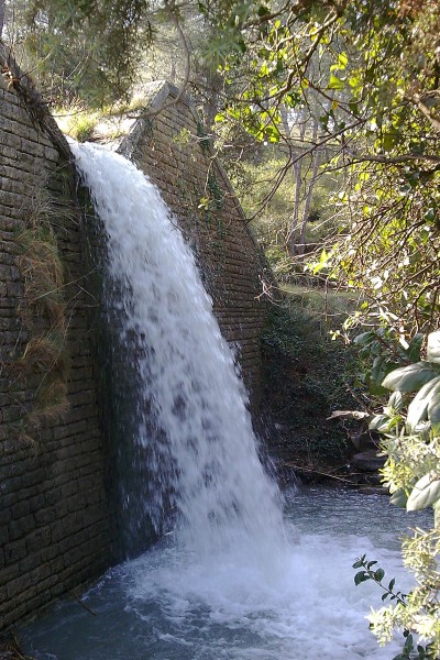 chute du niagarra provençale : le long du canal