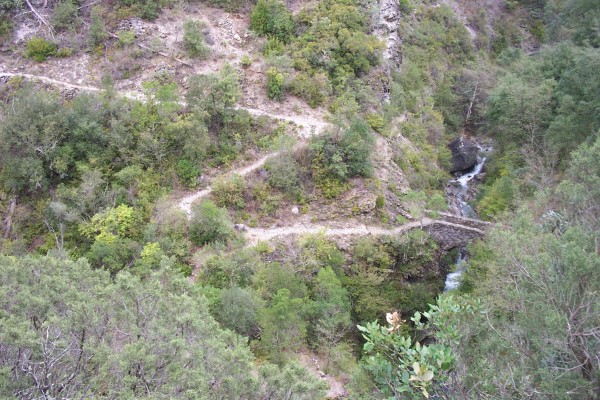 Ruisseau Audin : Il faut franchir le ruisseau d'Audin, sur un petit pont. Et dire que j'y ai initié des tas de copains au canyoning dans ma folle jeunesse.