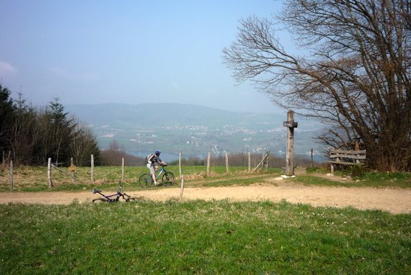 Croix des Cochettes : Une première vue sur le lac.