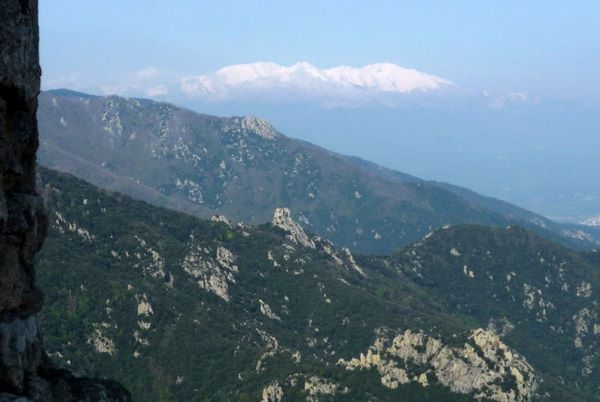 Canigou ! : Vue vers l'ouest avec le pic Canigou encore plein de neige