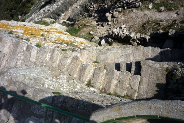 #9 Escaliers ! : Le début de la descente depuis la tour est extrême et réservée au dieu du trial ;-) Escaliers ! : Le début de la descente depuis la tour est extrême et réservée au dieu du trial ;-)
