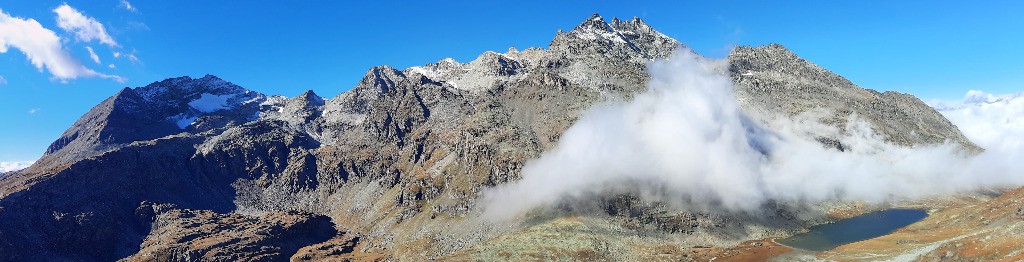 Vue sur un petit col très esthétique qui fera bien notre menu du J5