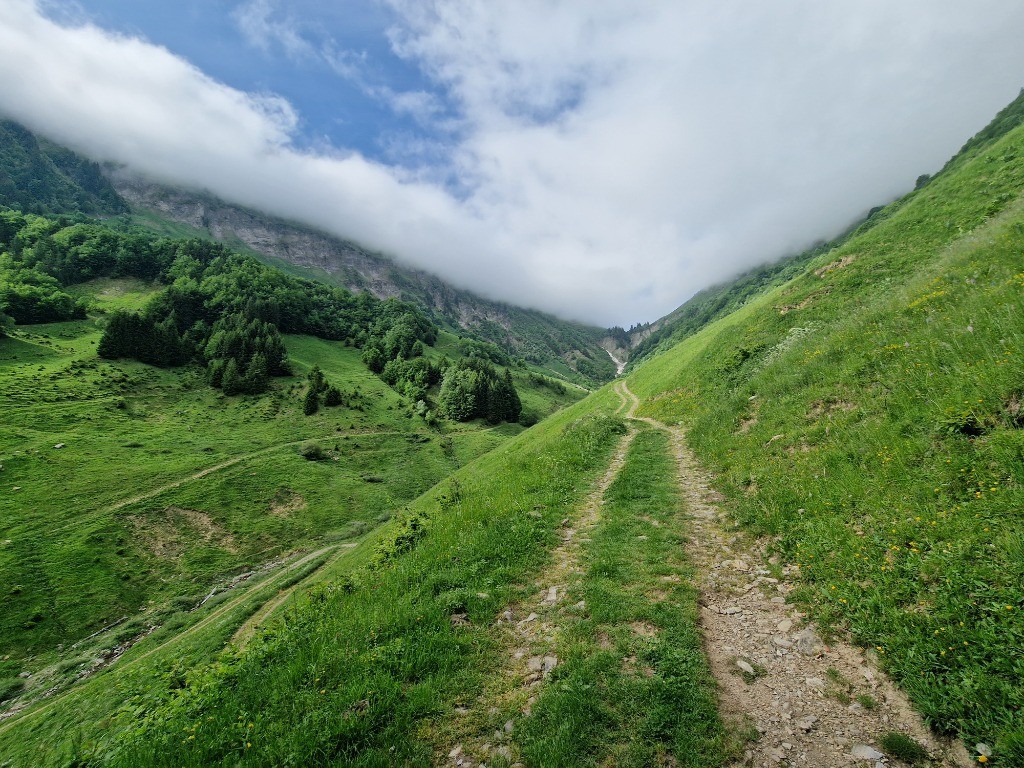 Montée au chalets des Auges