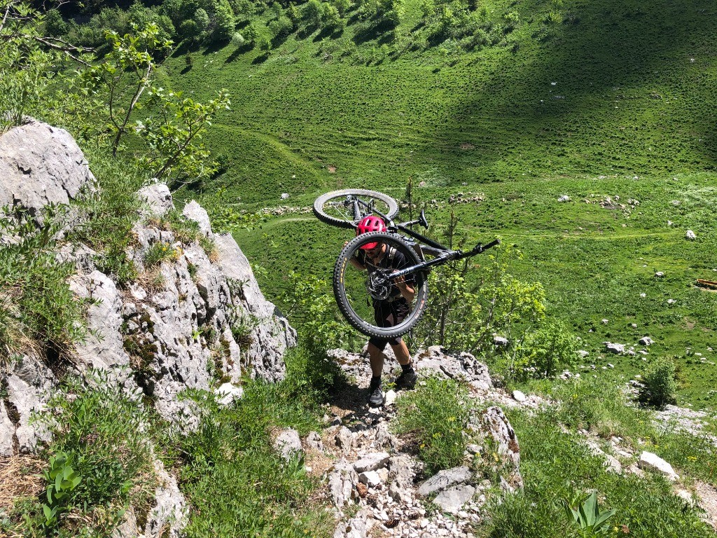 Portage avant lapiaz-pertuis