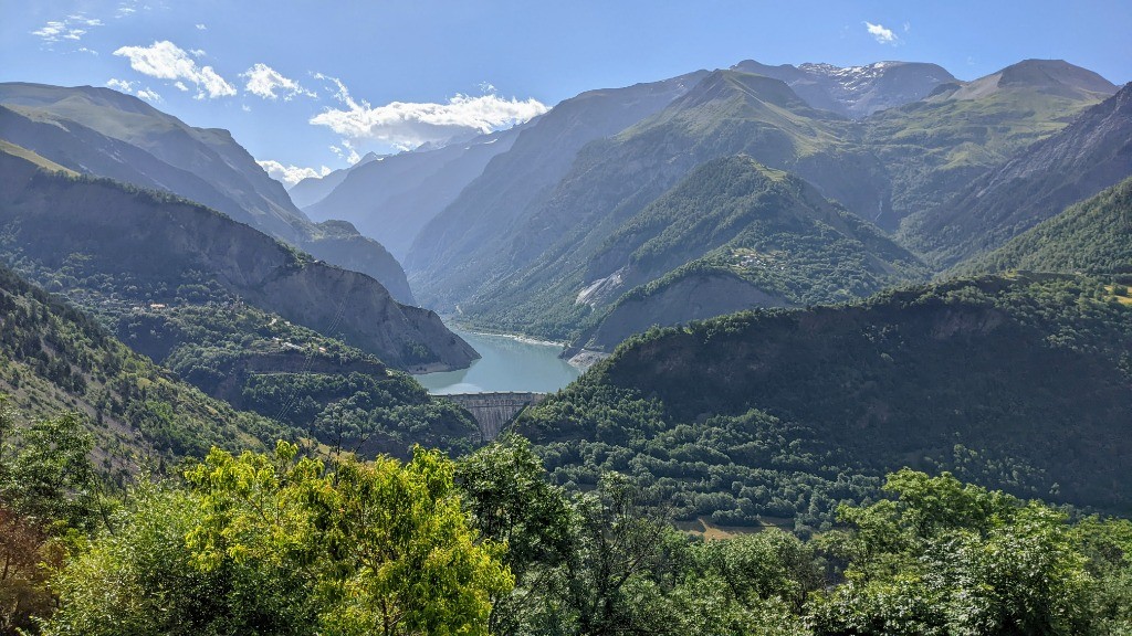 Wahooo la vue sur le Chambon en montant