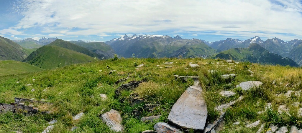 Sommet et la Meije régale le paysage avec aussi Muzelle et Aiguilles d'Arves