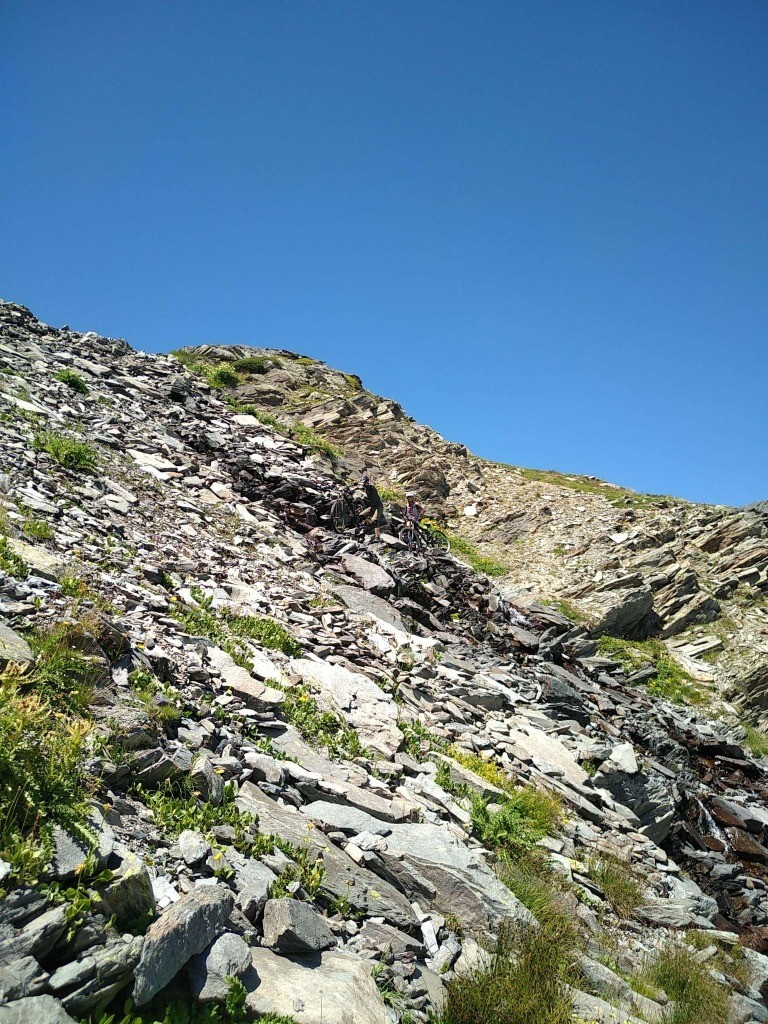 hors piste raide (à ne pas faire)