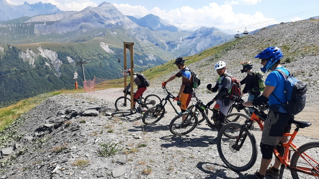 Départ enduro tous dans les starting blocks