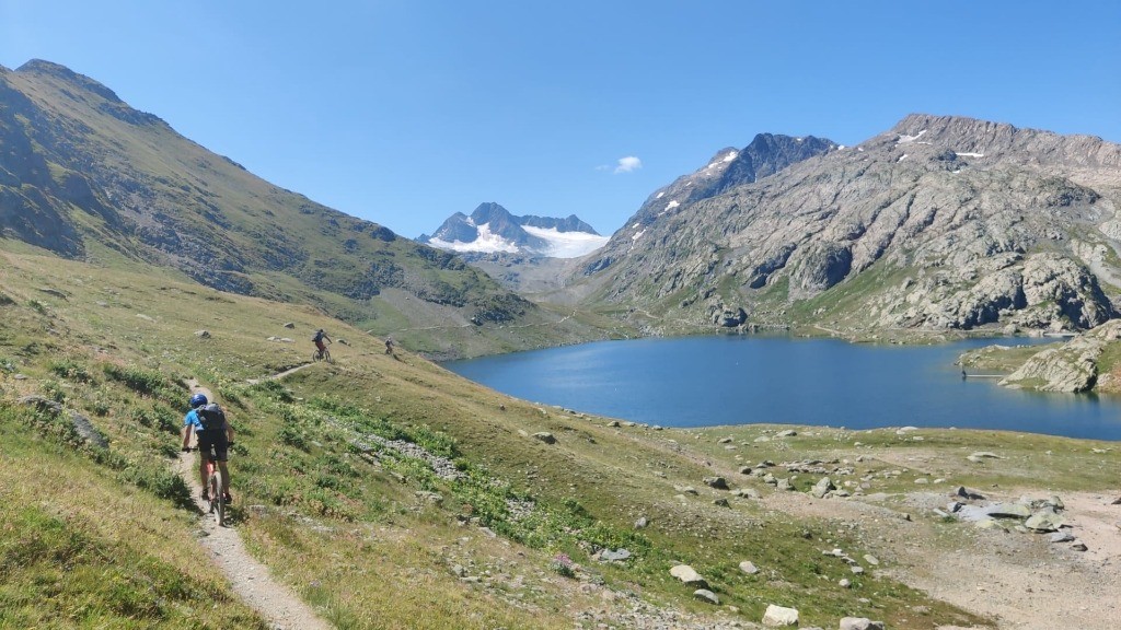 Passage rive gauche lac blanc objectif en vue sur le fond