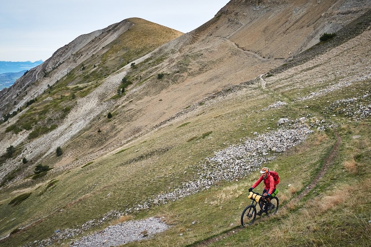 Sous le col de l'Aiguille, début de la descente