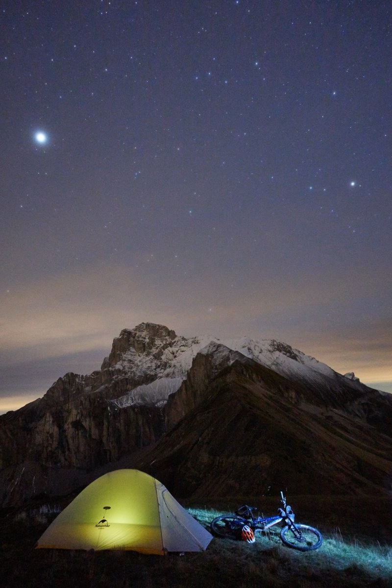 Bivouac à l'Aiguille (2039 m)