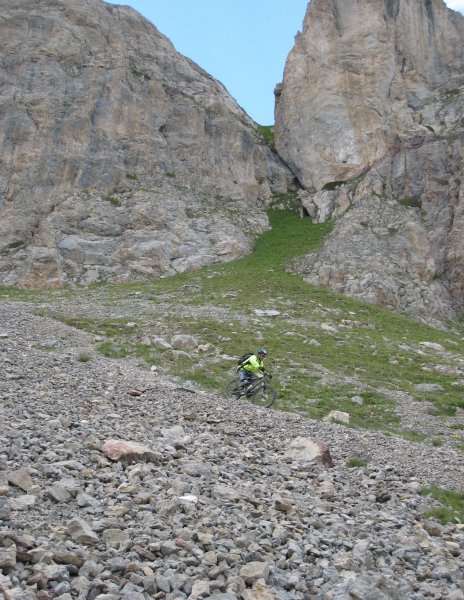 #7 Col du Lauzon : Y Col du Lauzon : Y'en a qui aiment le caillou, alors ils font du rab dré dans le pentu!