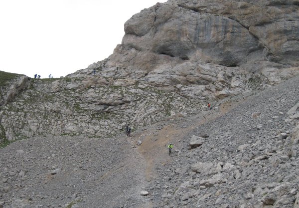 #5 Col du Lauzon : Le debut de la descente, droit dans la caillasse! Col du Lauzon : Le debut de la descente, droit dans la caillasse!