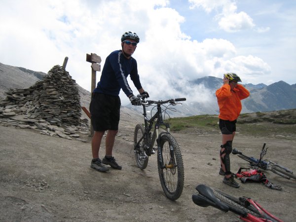 #16 Col Vieux : Un agent infiltré de la DDE s Col Vieux : Un agent infiltré de la DDE s'est glissé parmi nous : saurez vous le reconnaitre?
