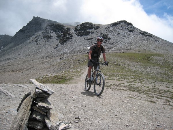 #13 GuRu : Le Guru en personne, plus calme après avoir rajouté ce 3000 m en VTT à son palmarès GuRu : Le Guru en personne, plus calme après avoir rajouté ce 3000 m en VTT à son palmarès