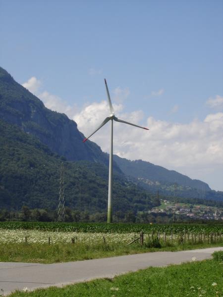 Une autre sorte de roue : La plus grande éolienne de Suisse à Dorénaz dans la vallée du Rhône